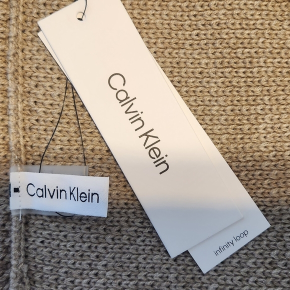 Calvin Klein wrap around scarf soft tight knit. - Picture 3 of 3